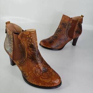 L’Artiste by Spring Step Dramatic Flower Design Leather Boots Booties Size 9